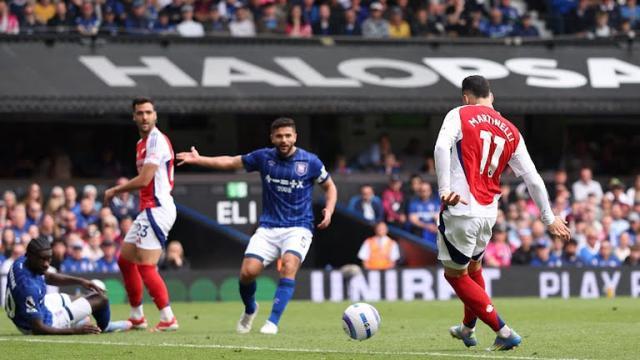 kaiyun-【英超】特罗萨尔梅开，阿森纳客场4比0大胜十人伊镇